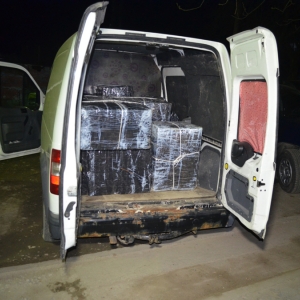 Peste 14.000 pachete țigări de contrabandă, confiscate