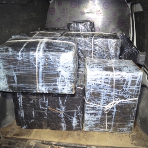 Peste 14.000 pachete țigări de contrabandă, confiscate