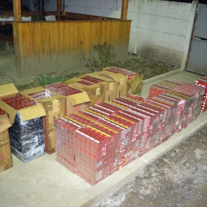 Peste 14.000 pachete țigări de contrabandă, confiscate