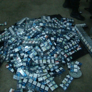 Peste 14.000 pachete țigări de contrabandă, confiscate