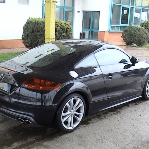 Autoturism în valoare de 25.000 de euro, căutat