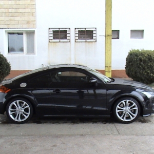 Autoturism în valoare de 25.000 de euro, căutat