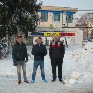 Trei cetateni albanezi, opriti de politistii de frontiera