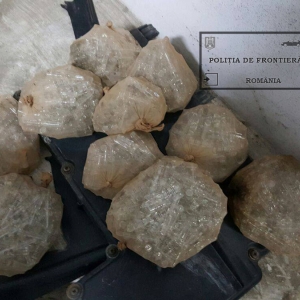 1.294 fiole cu substante dopante, descoperite de politistii