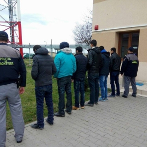 Sase marocani depistati la frontiera de sud-vest