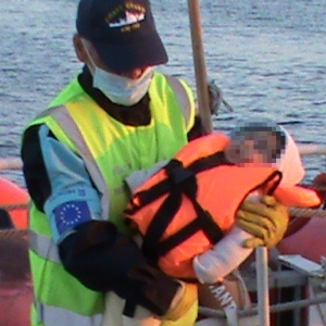 Sute de persoane salvate din apele Mării Egee,