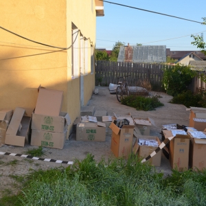 Opt cetăţeni români reţinuţi pentru 24 de ore