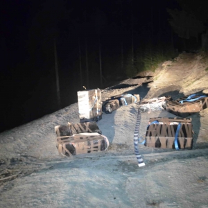 Peste 12.000 de pachete ţigări confiscate de poliţiştii