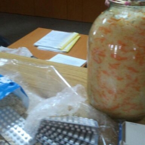 Substanţe anabolizante ascunse într-un borcan cu