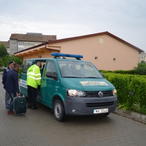 Călăuze şi migranţi din Bangladesh reţinuţi de