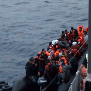 Traficant de migranți reținut și 46 persoane salvate din