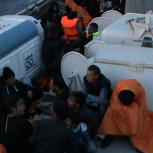 Traficant de migranți reținut și 46 persoane salvate din