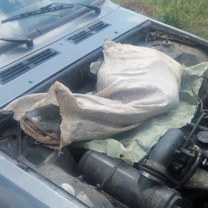 Autoturismul unui gălăţean lăsa în urma sa un