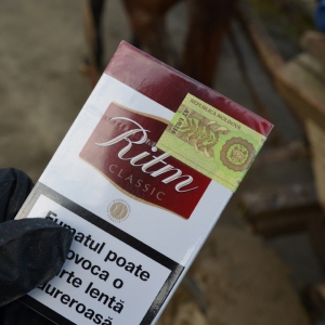 Zeci de mii de țigarete de contrabandă, descoperite