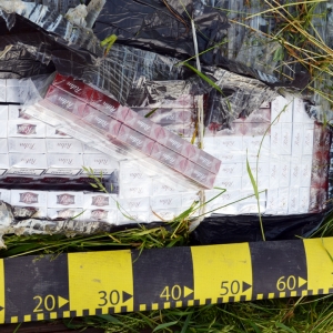 Zeci de mii de țigarete de contrabandă, descoperite