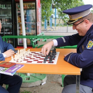Întâlnire între polițistul de frontieră Ursan Cornel Marius și marele campion Anatoli Karpov