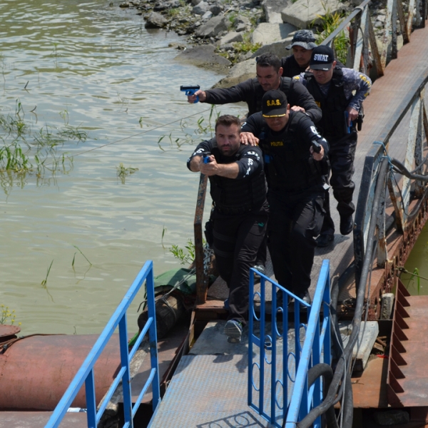 Exerciţiu de intervenție al scafandrilor tulceni