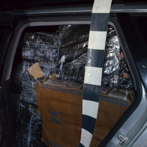 Peste 25.000 pachete ţigări confiscate de către poliţiştii de frontieră