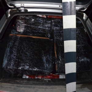 Peste 25.000 pachete ţigări confiscate de către poliţiştii de frontieră