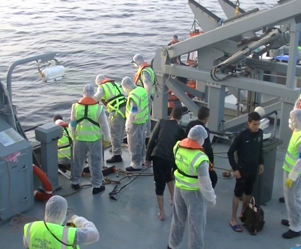 Navele Poliţiei de Frontieră continuă acţiunile de salvare în Marea Egee - 86 persoane aflate în pericol de înec au fost recuperate din mare şi predate autorităţilor elene