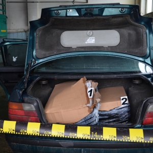 Ţigări de contrabandă de peste 56.000 de lei confiscate la frontiera de est