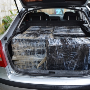 Ţigări de contrabandă de peste 56.000 de lei confiscate la frontiera de est