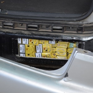 Mii de pachete de țigări de contrabandă depistate la frontiera de nord a României