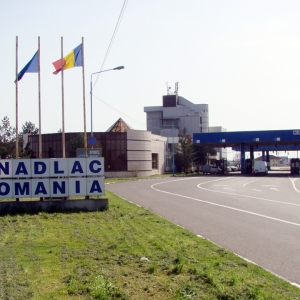 Cetăţean român depistat ascuns într-un autoturism, sub o pătură, pentru că avea interdicţie de a părăsi România