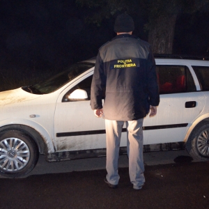 Focuri de armă pentru reţinerea contrabandiştilor de ţigări