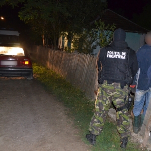 Focuri de armă pentru reţinerea contrabandiştilor de ţigări