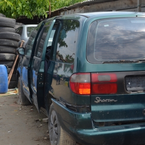 Depozit de bunuri de contrabandă, depistat şi percheziţionat de poliţiştii de frontieră ieşeni