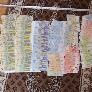 Depozit de bunuri de contrabandă, depistat şi percheziţionat de poliţiştii de frontieră ieşeni