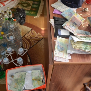 Depozit de bunuri de contrabandă, depistat şi percheziţionat de poliţiştii de frontieră ieşeni