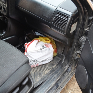 Depozit de bunuri de contrabandă, depistat şi percheziţionat de poliţiştii de frontieră ieşeni