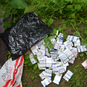 Depozit de bunuri de contrabandă, depistat şi percheziţionat de poliţiştii de frontieră ieşeni