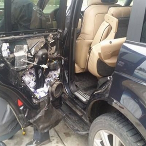 Range Rover echipat cu 19.000 ţigarete de contrabandă