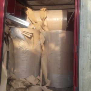 Autocamion încărcat cu ţigări de contrabandă, descoperit de poliţiştii de frontieră