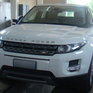 Autoturism de lux Range Rover căutat în Italia, depistat la P.T.F. Siret