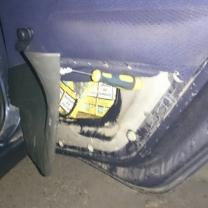 Aproximativ 12.500 pachete de ţigări de contrabandă, descoperite în mai multe autoturisme