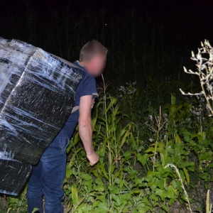 Ţigări în valoare de aproximativ 65.000 lei, confiscate la frontieră
