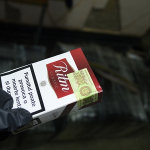 Ţigări în valoare de aproximativ 65.000 lei, confiscate la frontieră