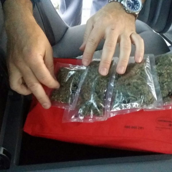 75 grame de canabis, descoperite în autoturismul unui bihorean