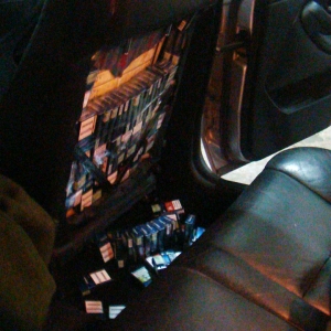 Trei autoturisme cu ţigări depistate la frontiera de nord