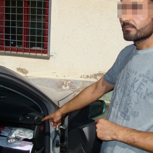 Doi cetăţeni turci, depistaţi cu marijuana în torpedoul maşinii