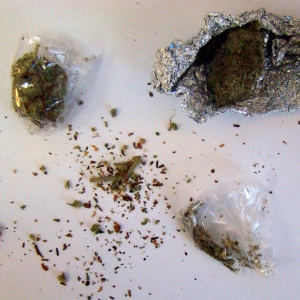 Doi cetăţeni turci, depistaţi cu marijuana în torpedoul maşinii