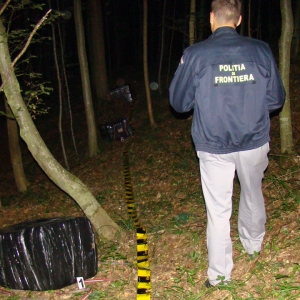 Focuri de armă pentru reţinerea contrabandiştilor, la frontiera de nord-est