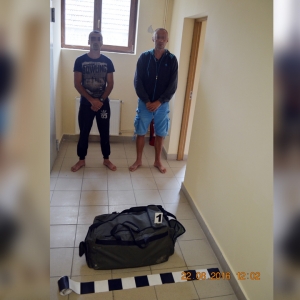 Doi cetăţeni sârbi au încercat să introducă