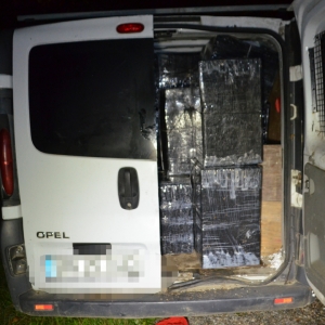 Peste 30.000 pachete cu ţigări de contrabandă confiscate