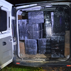 Peste 30.000 pachete cu ţigări de contrabandă confiscate