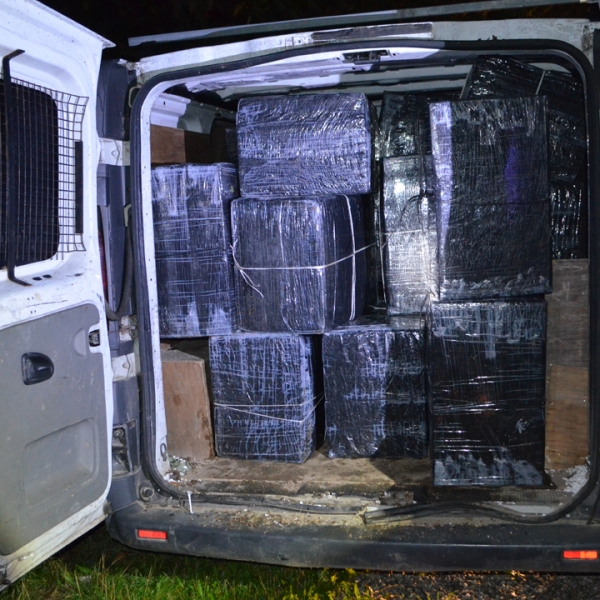 Peste 30.000 pachete cu ţigări de contrabandă confiscate de poliţiştii de frontieră